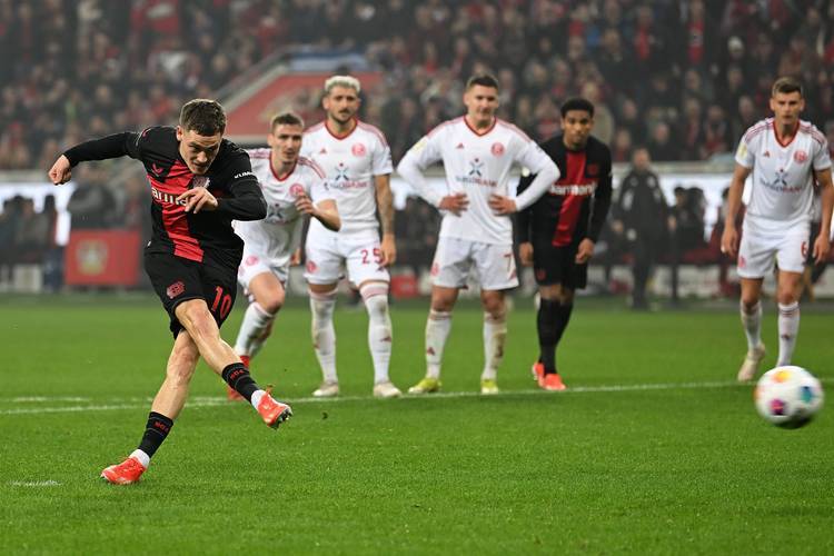 加时末段体能课后，西汉姆内部沟通备战德国杯，媒体盛赞，轮换策略成焦点(初中体育课增加体能训练的大作用)-麻将游戏